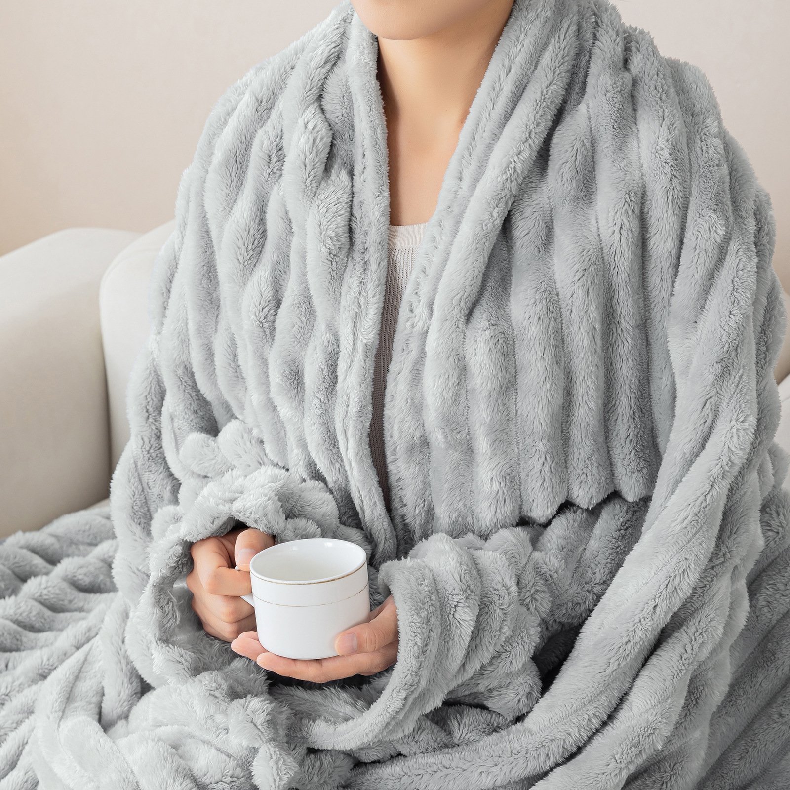 2026/05/123154.jpg Grey Soft Warm Flannel Blanket - Image 1